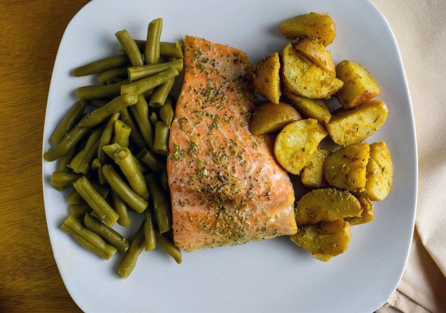 Saumon, haricots verts et pommes de terre